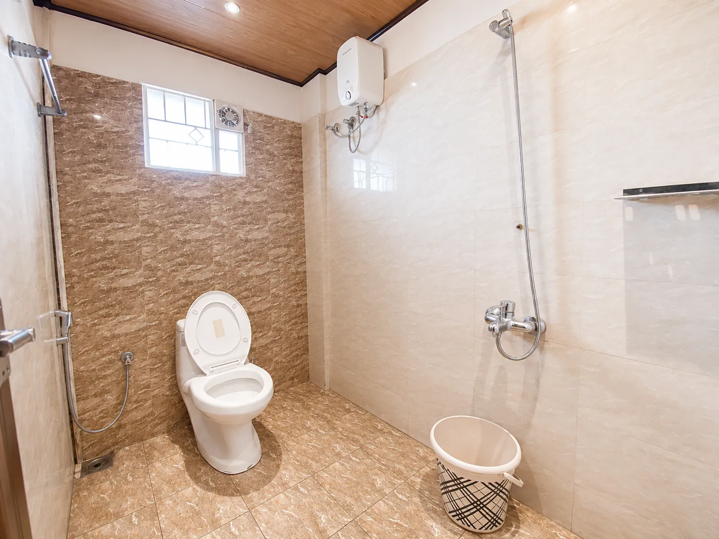 5 Bed Single Room AC - Interior View #2